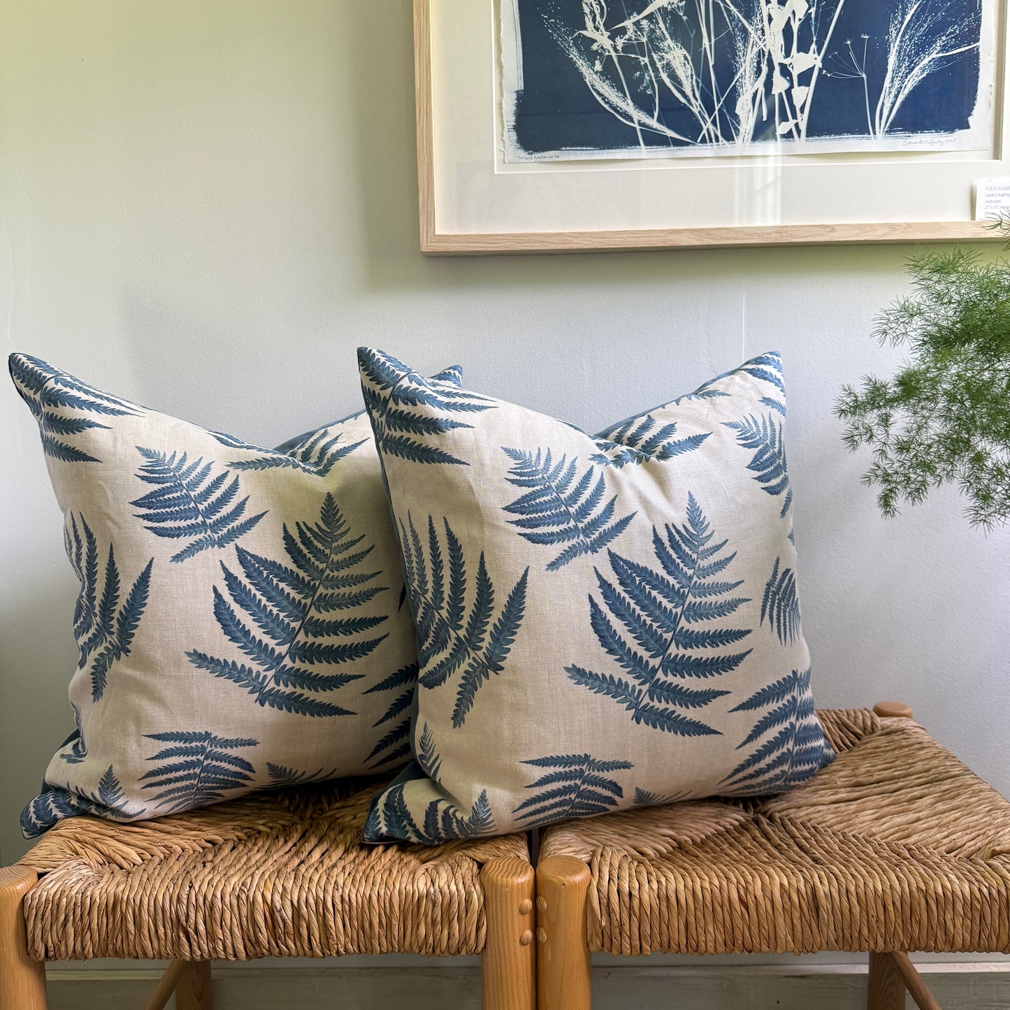 Linen Fern Pillow w/ navy velvet back - 22" x 22"